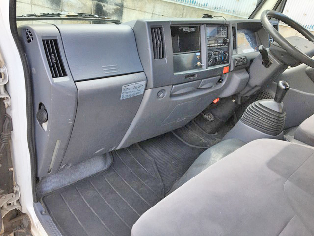 いすゞエルフ冷凍車（冷蔵車）小型（2t・3t）[写真30]