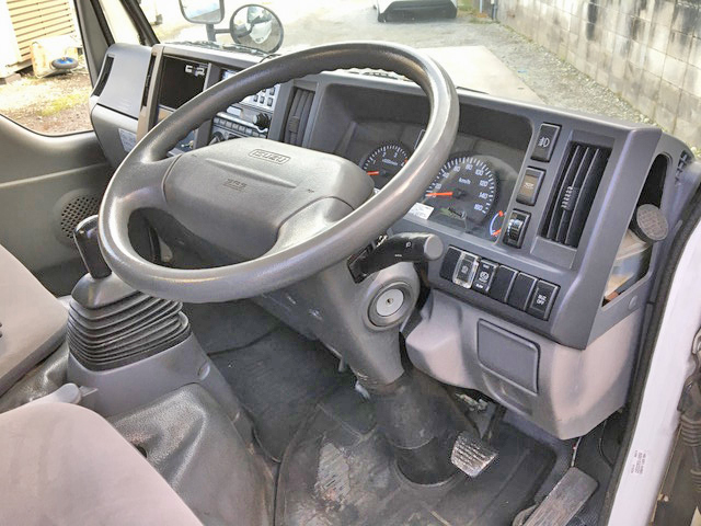 いすゞエルフ冷凍車（冷蔵車）小型（2t・3t）[写真33]