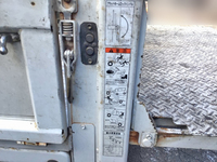 三菱ふそうキャンターガッツ平ボディ小型（2t・3t）[写真11]