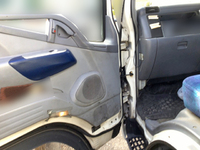 三菱ふそうキャンターガッツ平ボディ小型（2t・3t）[写真23]