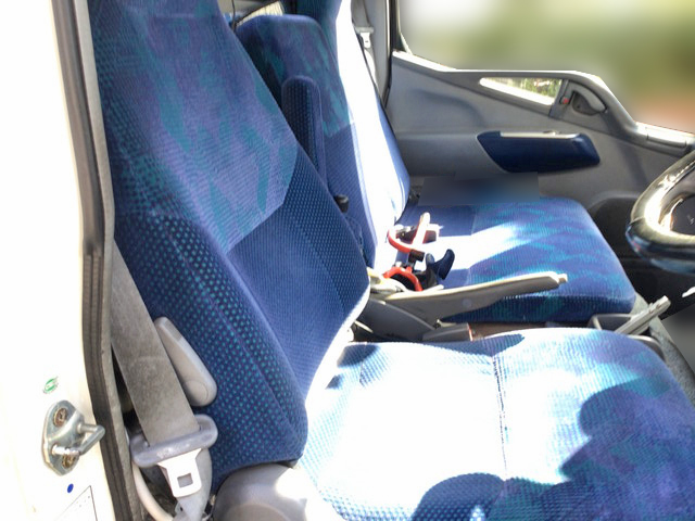 三菱ふそうキャンターガッツ平ボディ小型（2t・3t）[写真26]