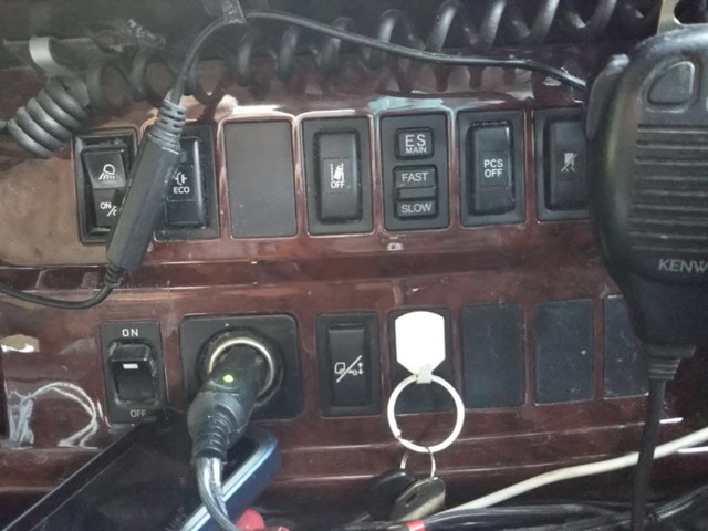 日野プロフィアトレーラーヘッド（トラクターヘッド）大型（10t）[写真34]