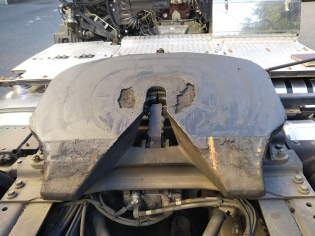 日野プロフィアトレーラーヘッド（トラクターヘッド）大型（10t）[写真05]