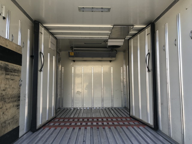 いすゞエルフ冷凍車（冷蔵車）小型（2t・3t）[写真12]