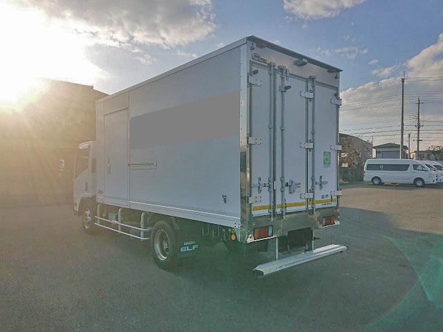 いすゞエルフ冷凍車（冷蔵車）小型（2t・3t）[写真02]