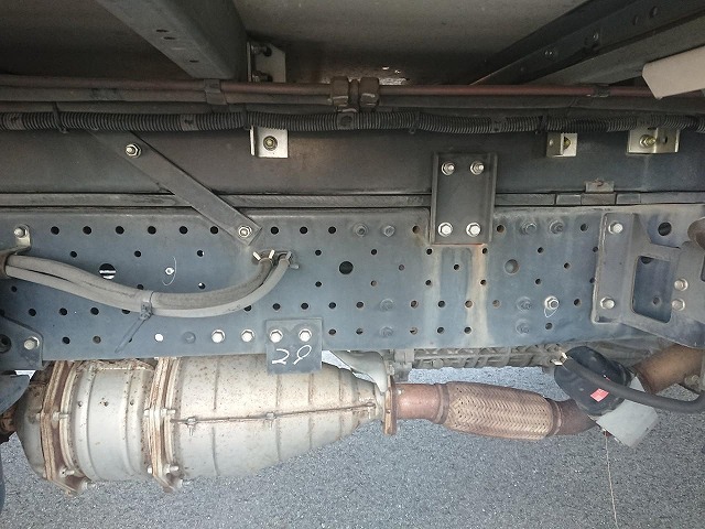 いすゞエルフ冷凍車（冷蔵車）小型（2t・3t）[写真25]