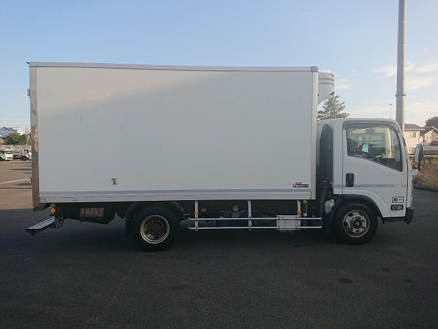 いすゞエルフ冷凍車（冷蔵車）小型（2t・3t）[写真04]