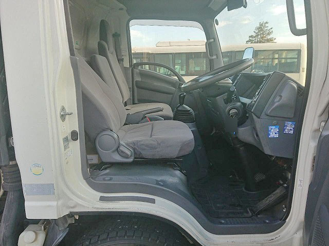 いすゞエルフ冷凍車（冷蔵車）小型（2t・3t）[写真09]