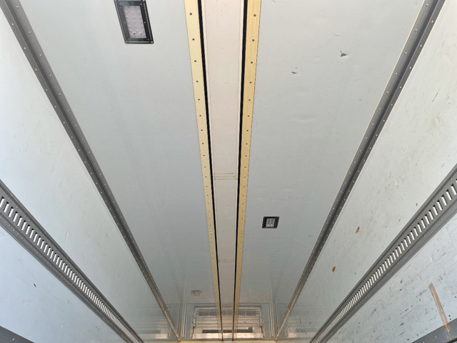 三菱ふそうスーパーグレート冷蔵冷凍ウイング大型（10t）[写真11]