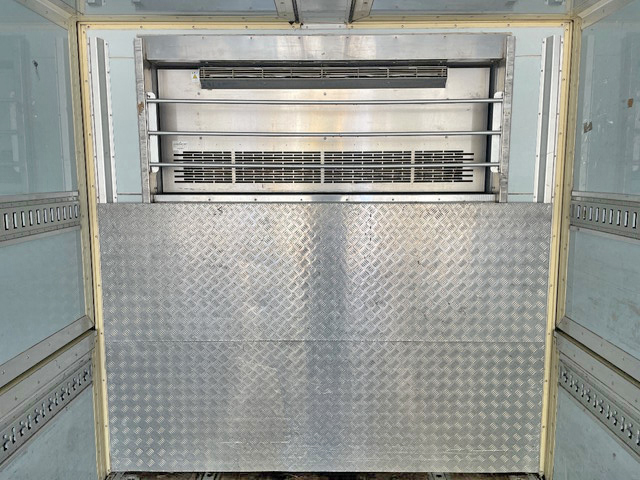 三菱ふそうスーパーグレート冷蔵冷凍ウイング大型（10t）[写真14]