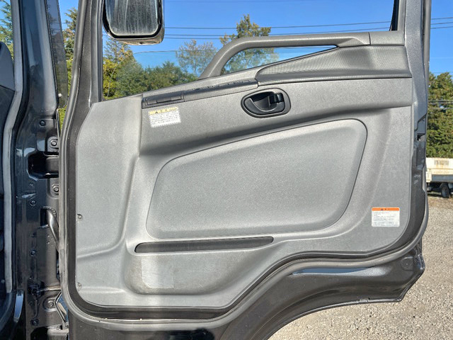 三菱ふそうスーパーグレート冷蔵冷凍ウイング大型（10t）[写真30]