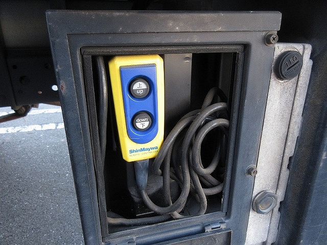 三菱ふそうキャンターアルミバン小型（2t・3t）[写真10]