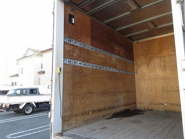 三菱ふそうキャンターアルミバン小型（2t・3t）[写真11]