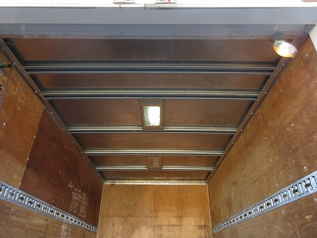 三菱ふそうキャンターアルミバン小型（2t・3t）[写真15]