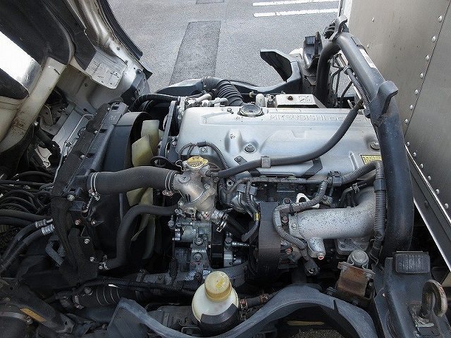 三菱ふそうキャンターアルミバン小型（2t・3t）[写真19]