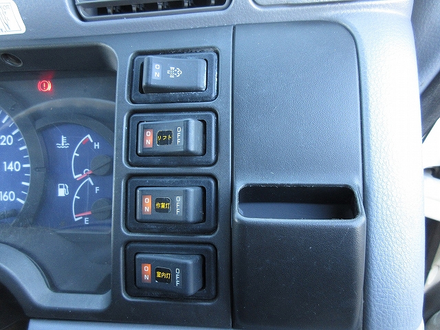 三菱ふそうキャンターアルミバン小型（2t・3t）[写真30]