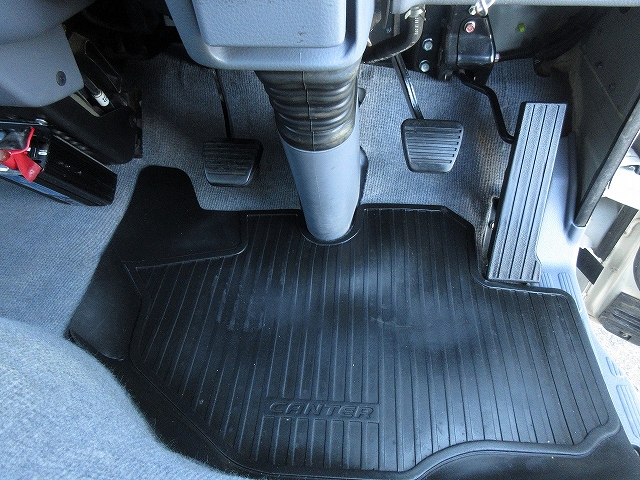 三菱ふそうキャンターアルミバン小型（2t・3t）[写真34]