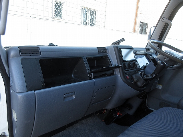 三菱ふそうキャンターアルミバン小型（2t・3t）[写真36]