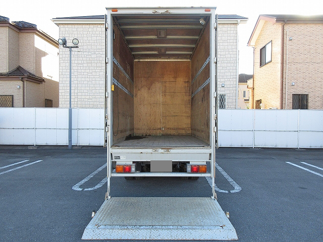 三菱ふそうキャンターアルミバン小型（2t・3t）[写真06]