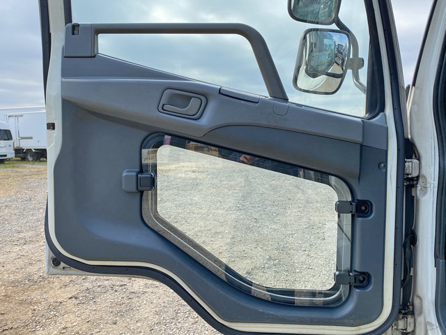 三菱ふそうファイターアルミウイング中型（4t）[写真30]