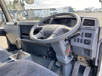 三菱ふそうファイターアルミウイング中型（4t）[写真36]