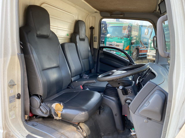 いすゞエルフアルミバン小型（2t・3t）[写真26]