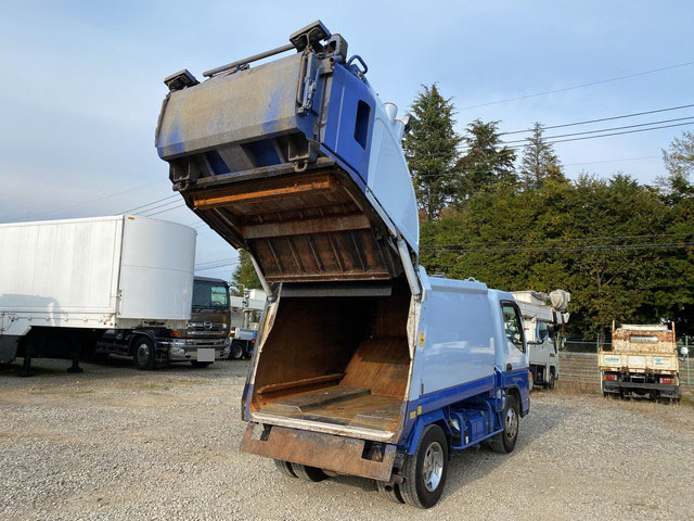 三菱ふそうキャンターパッカー車（塵芥車）小型（2t・3t）[写真03]