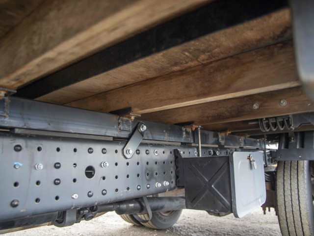 三菱ふそうキャンター平ボディ小型（2t・3t）[写真14]