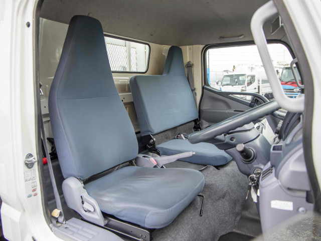 三菱ふそうキャンター平ボディ小型（2t・3t）[写真17]