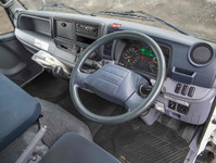 三菱ふそうキャンター平ボディ小型（2t・3t）[写真18]