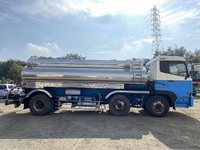 UDトラックスクオンタンク車（タンクローリー）大型（10t）[写真09]