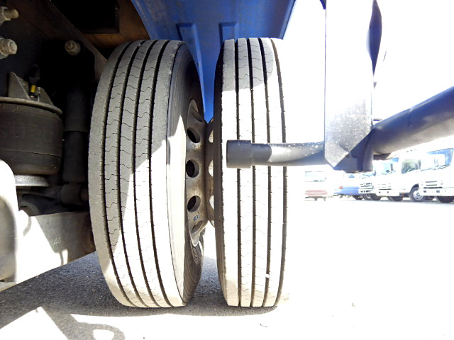 いすゞフォワード平ボディ中型（4t）[写真10]