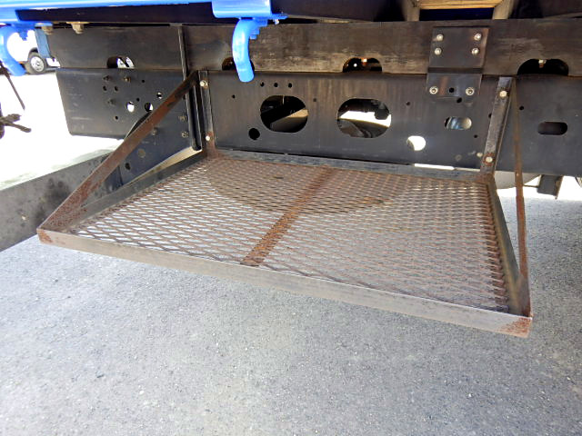 いすゞフォワード平ボディ中型（4t）[写真33]