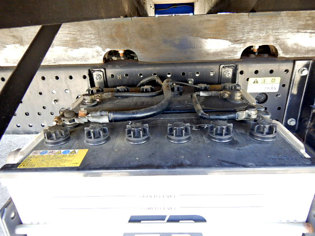 いすゞフォワード平ボディ中型（4t）[写真35]