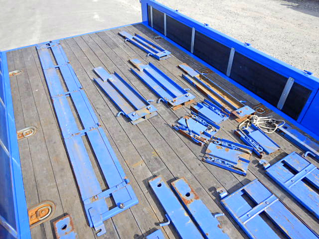 いすゞフォワード平ボディ中型（4t）[写真09]