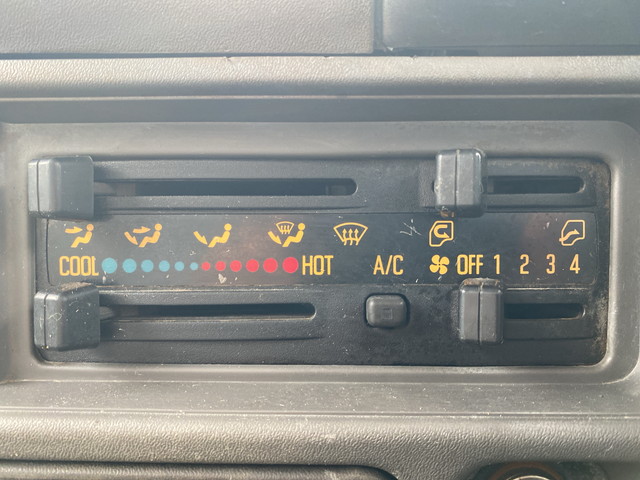 UDトラックスアトラス高所作業車小型（2t・3t）[写真37]