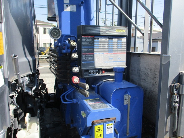 いすゞフォワードクレーン4段増トン（6t・8t）[写真17]