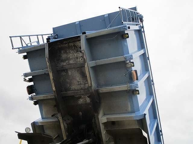 三菱ふそうスーパーグレート深ダンプ（土砂禁ダンプ）大型（10t）[写真10]