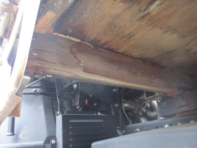 三菱ふそうキャンターアルミブロック小型（2t・3t）[写真13]