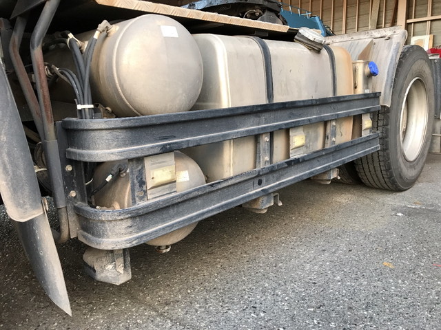 UDトラックスクオントレーラーヘッド（トラクターヘッド）大型（10t）[写真15]