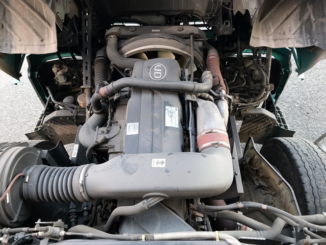 UDトラックスクオントレーラーヘッド（トラクターヘッド）大型（10t）[写真20]