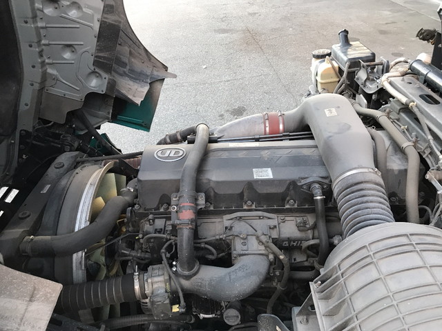 UDトラックスクオントレーラーヘッド（トラクターヘッド）大型（10t）[写真22]