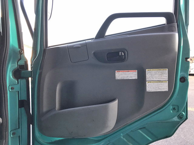 UDトラックスクオントレーラーヘッド（トラクターヘッド）大型（10t）[写真25]