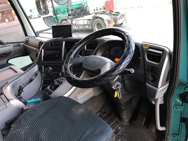 UDトラックスクオントレーラーヘッド（トラクターヘッド）大型（10t）[写真27]