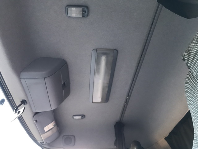 UDトラックスクオントレーラーヘッド（トラクターヘッド）大型（10t）[写真31]