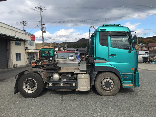 UDトラックスクオントレーラーヘッド（トラクターヘッド）大型（10t）[写真06]