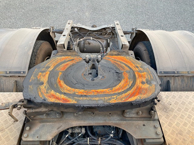 UDトラックスクオントレーラーヘッド（トラクターヘッド）大型（10t）[写真10]