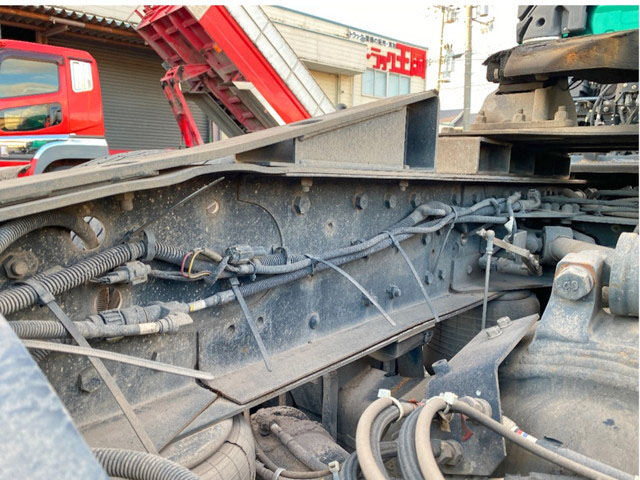 UDトラックスクオントレーラーヘッド（トラクターヘッド）大型（10t）[写真17]