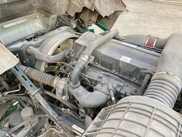 UDトラックスクオントレーラーヘッド（トラクターヘッド）大型（10t）[写真20]