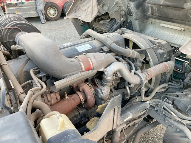 UDトラックスクオントレーラーヘッド（トラクターヘッド）大型（10t）[写真21]